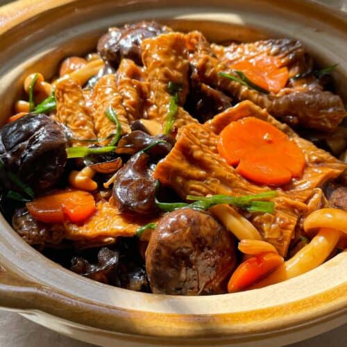 Braised Beancurd Skin with Mushrooms