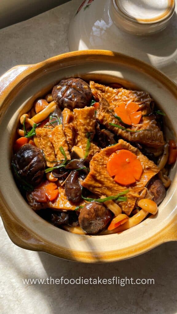 Braised Beancurd Skin with Mushrooms