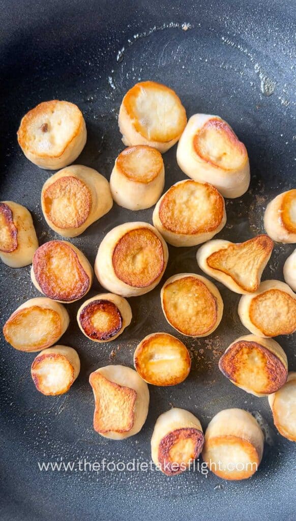 Searing king oyster mushrooms "scallops"