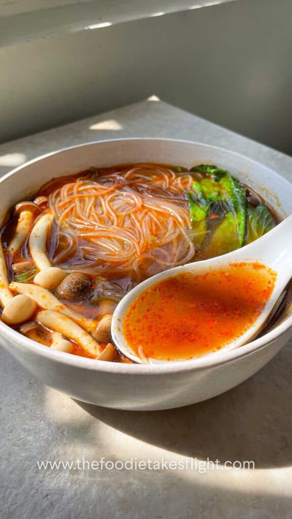 no cook noodle soup with mushrooms and wok choy