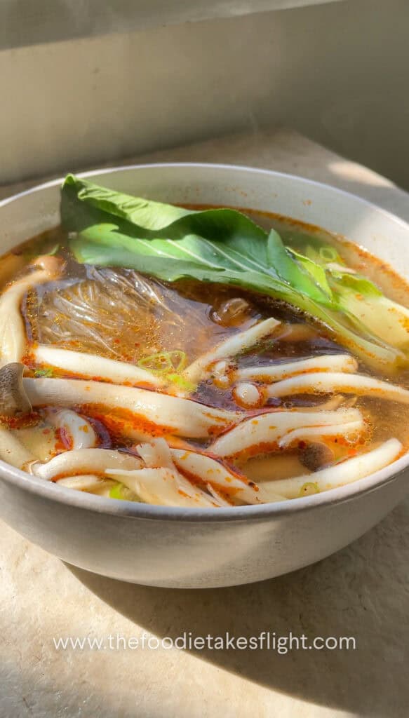 no cook noodle soup with mushrooms and wok choy