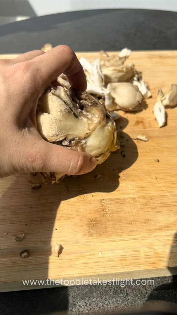 slicing oyster mushrooms