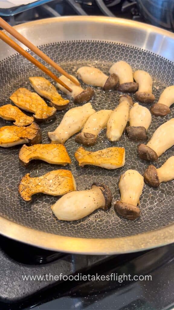 pan searing king oyster mushrooms