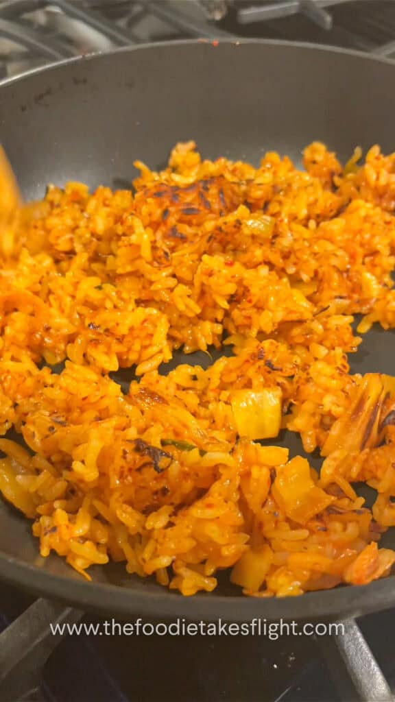 making crispy kimchi rice