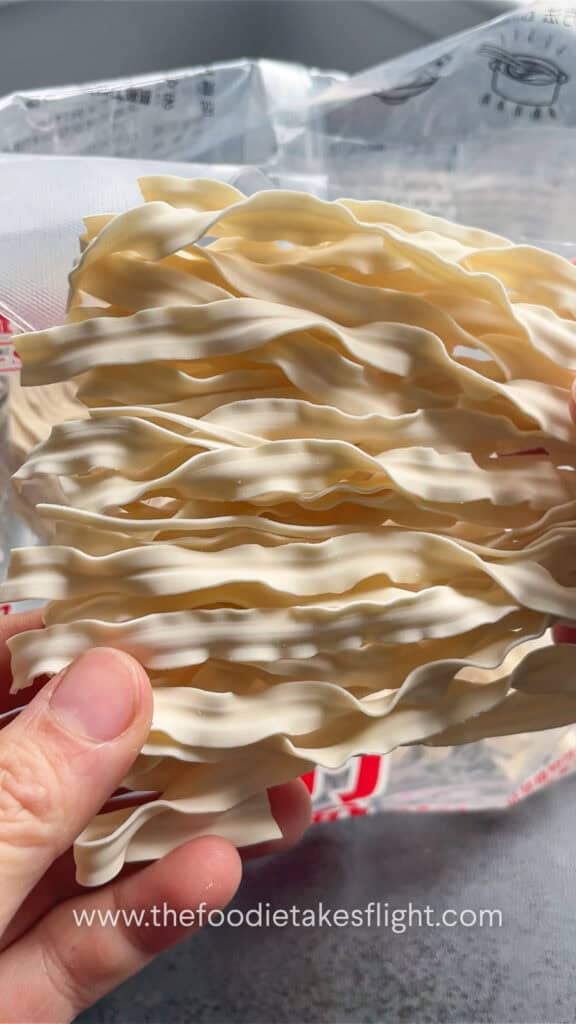 Taiwanese guan miao knife cut noodles