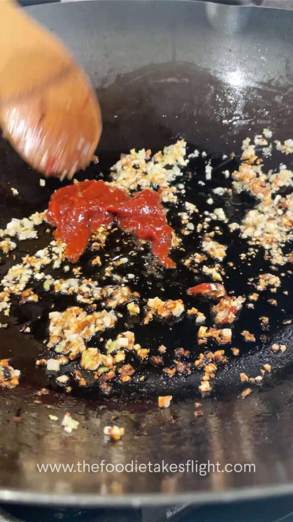 stir frying garlic and shallots with gochujang