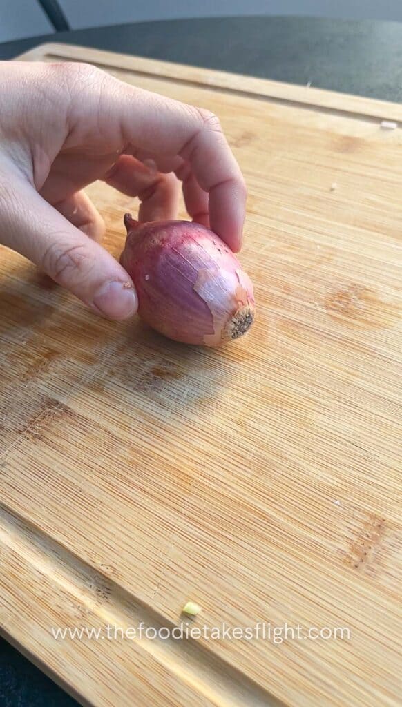 slicing shallots