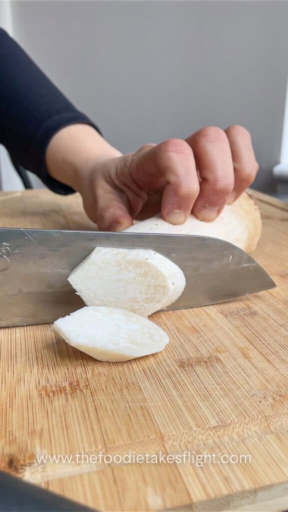 slicing king oyster mushrooms