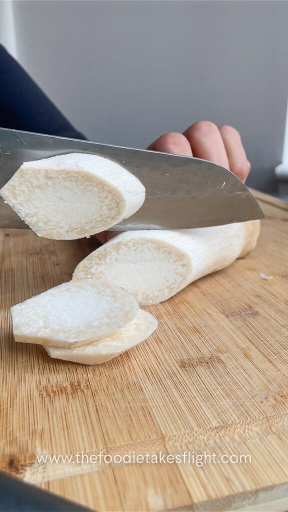 slicing king oyster mushrooms