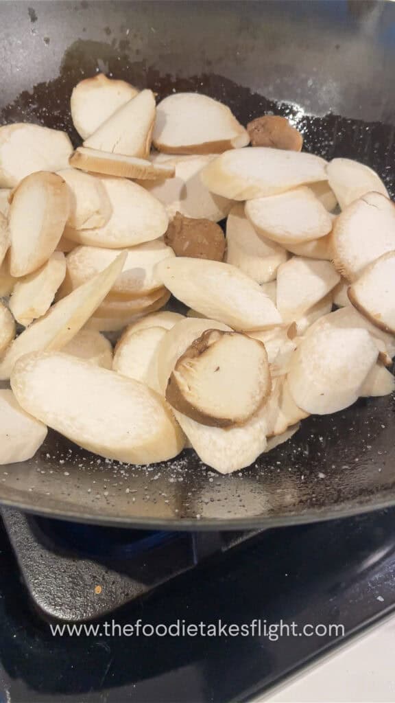 searing king oyster mushrooms in oil