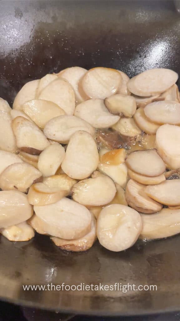 searing king oyster mushrooms in oil