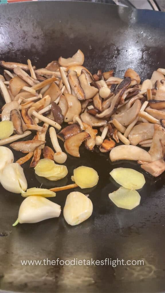 stir fried mushrooms with ginger and garlic