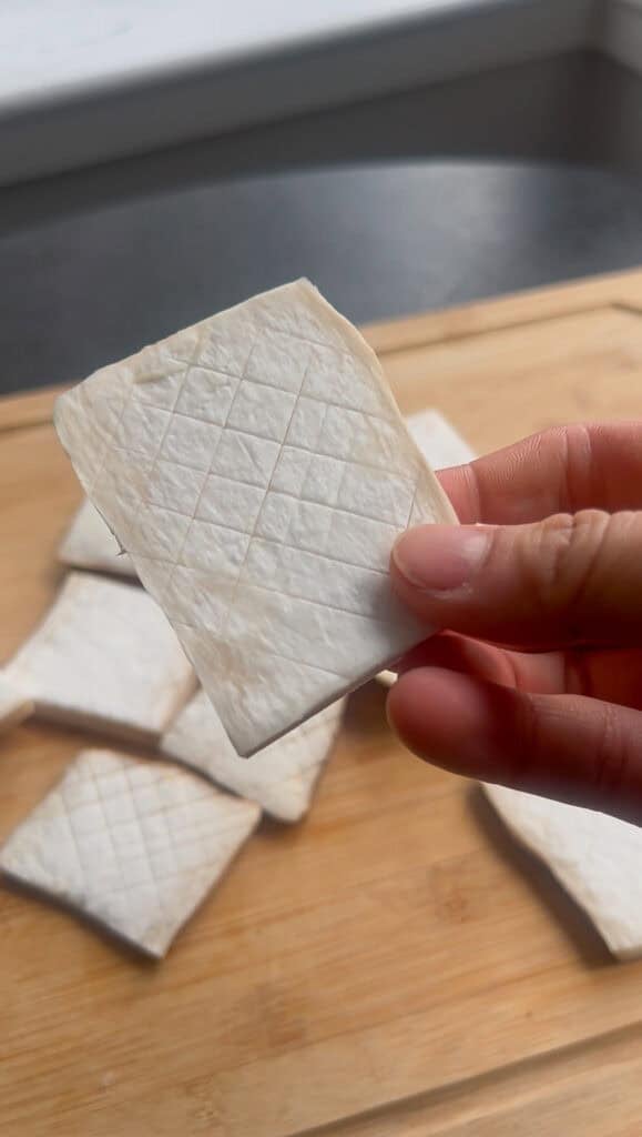 slicing king oyster mushrooms