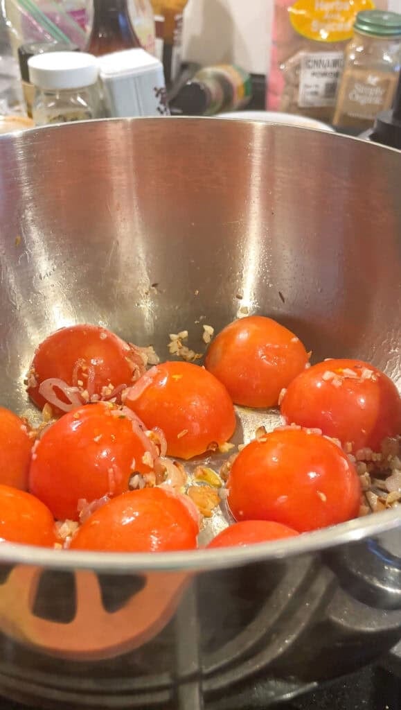 searing tomatoes with garlic and shallot