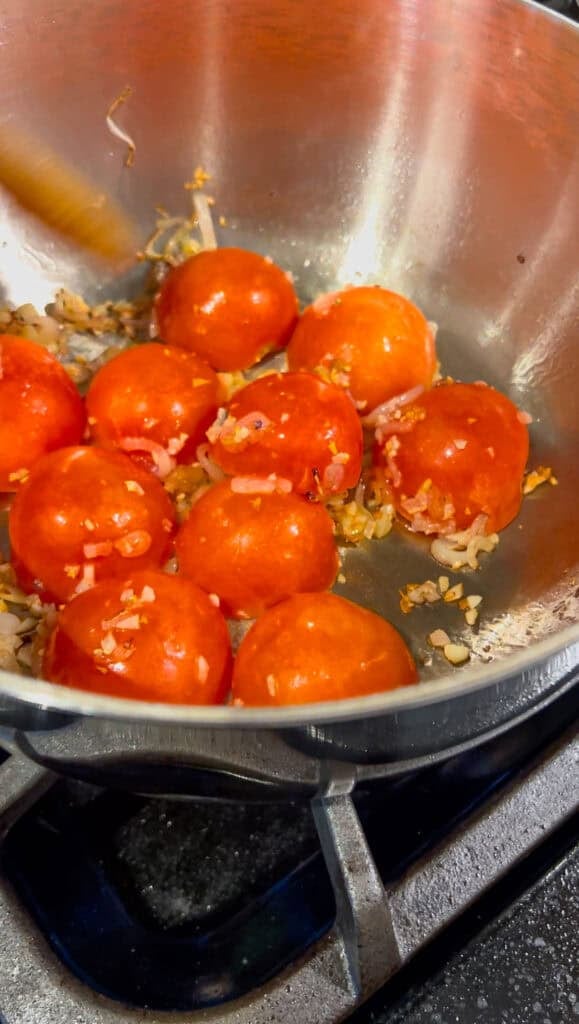 searing tomatoes with garlic and shallot