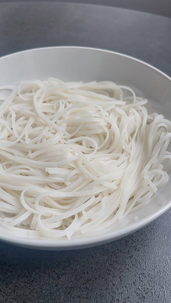 cooked rice noodles