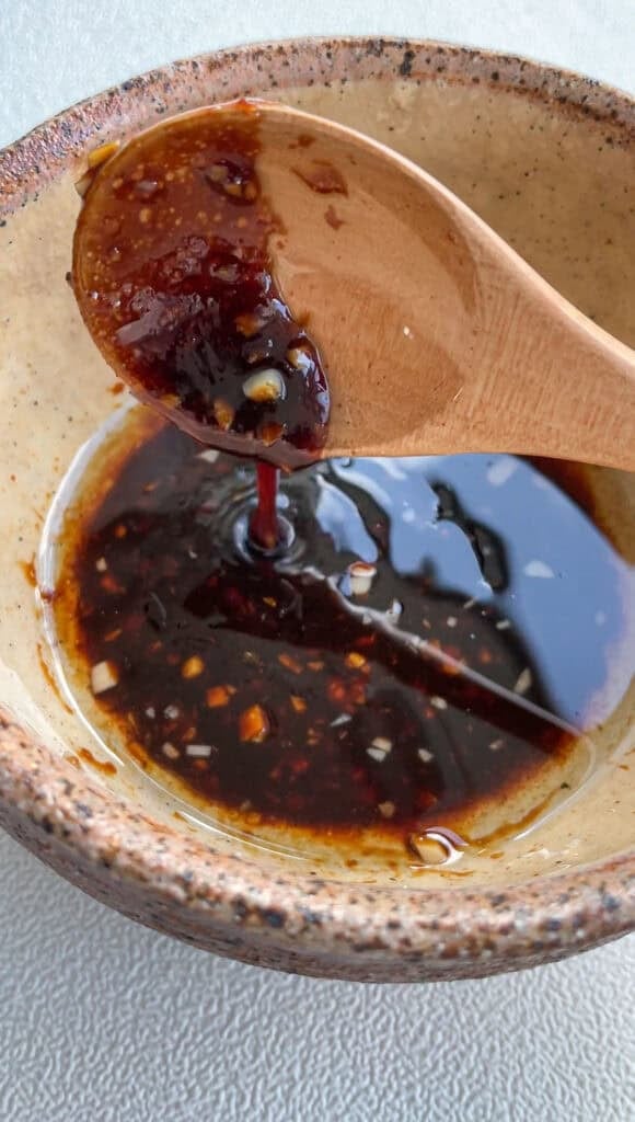 adding soy sauce, hoisin sauce, sugar, vinegar to shallot garlic oil