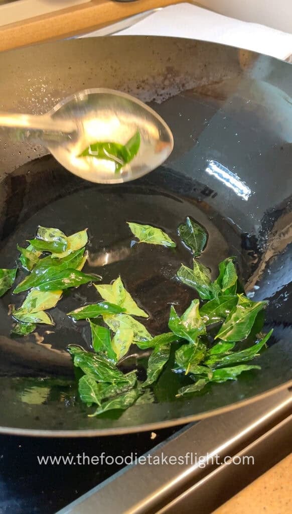 frying curry leaves