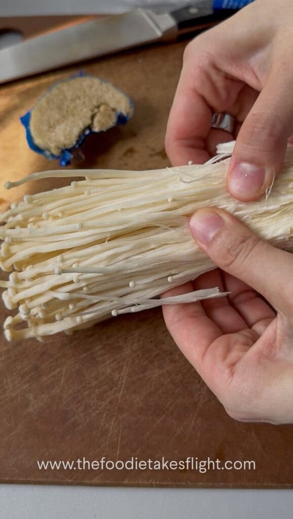 Separating enoki mushrooms