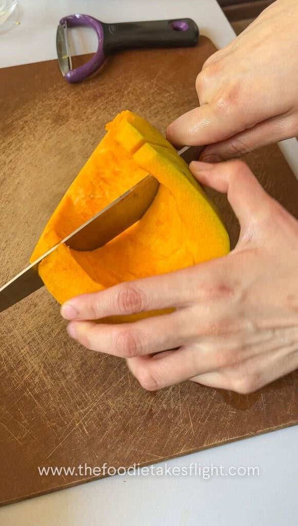 Slicing peeled squash