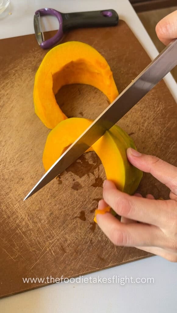 Slicing peeled squash