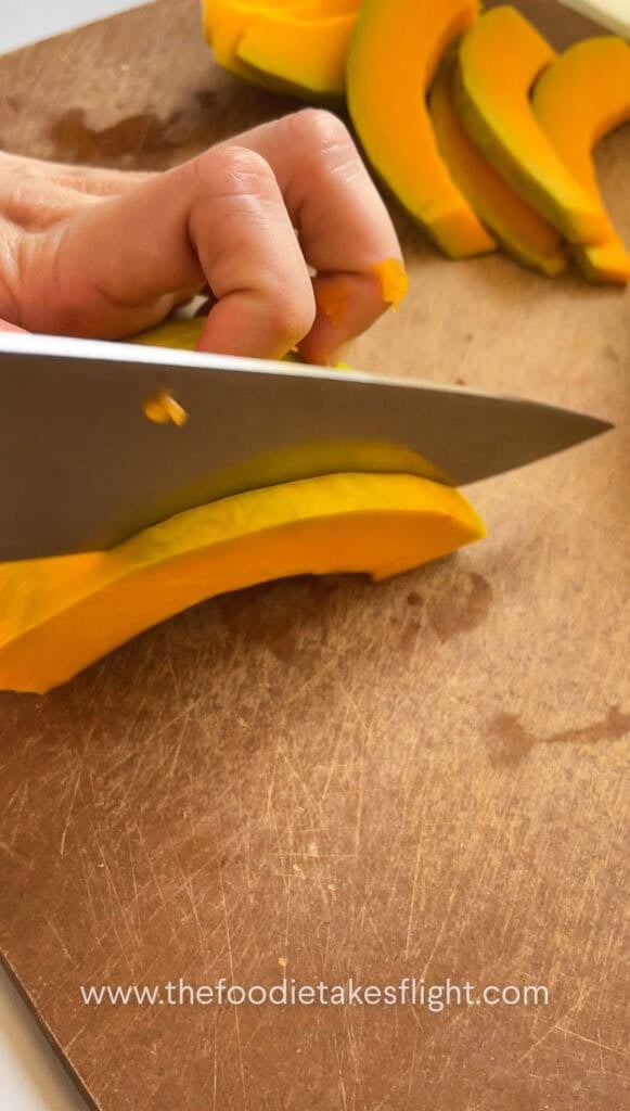 Slicing peeled squash