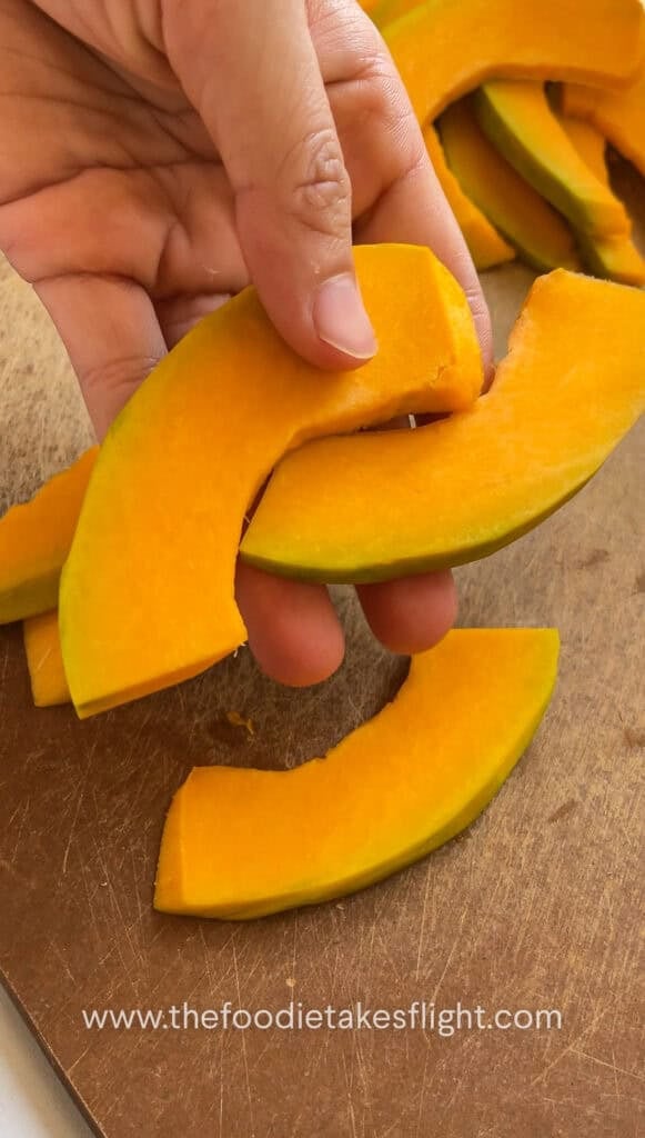 Slicing peeled squash