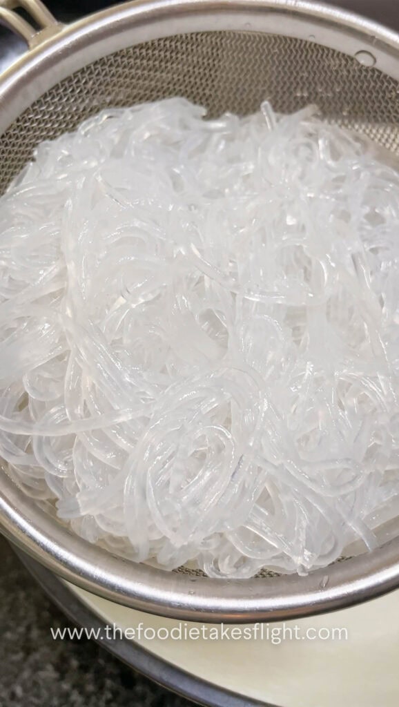 Draining vermicelli noodles from water