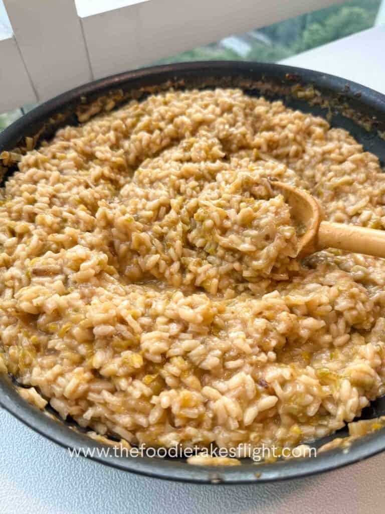 caramelised leeks risotto in a pan