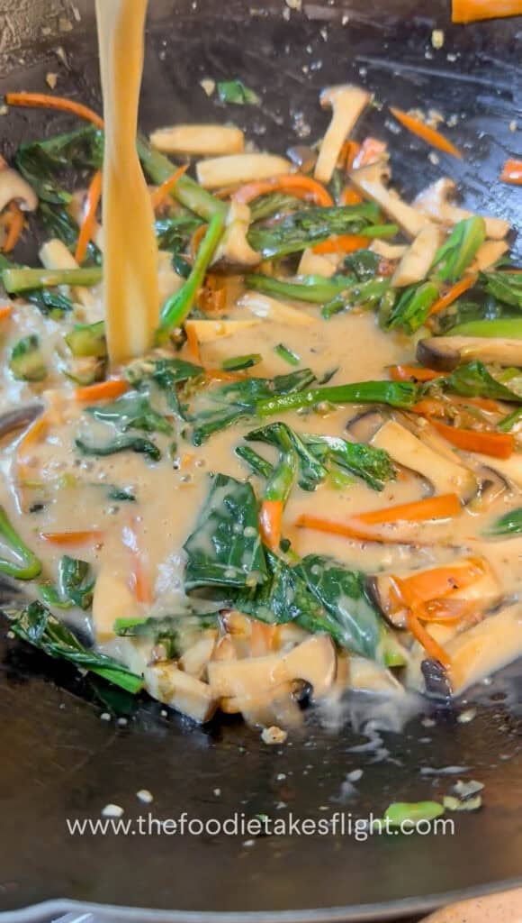 Savory gravy thickening in a wok with cornstarch