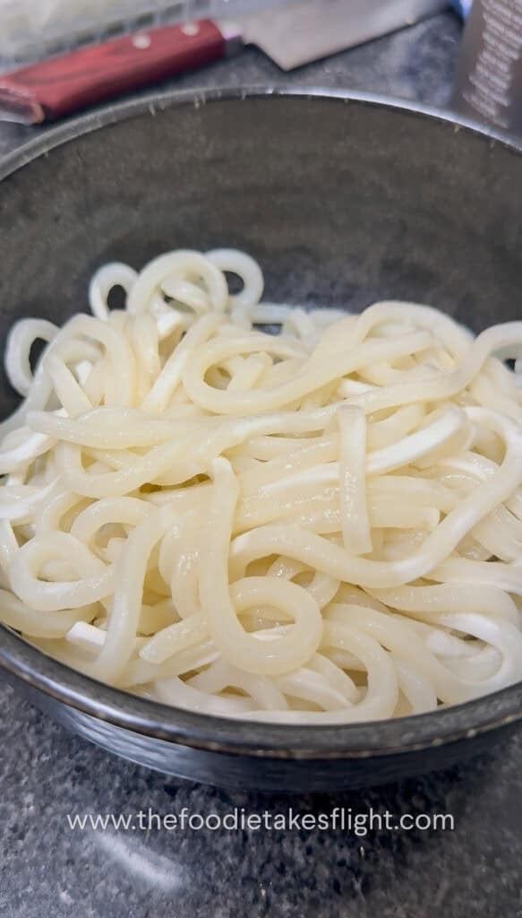 cooked udon noodles in a bowl