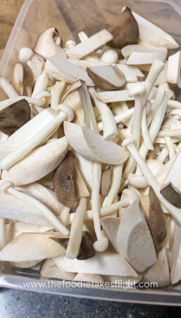 sliced mixed mushroom 