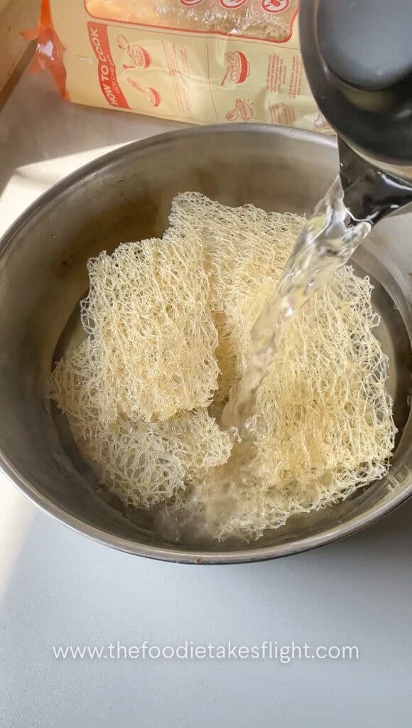 soaking banh hoi in hot water