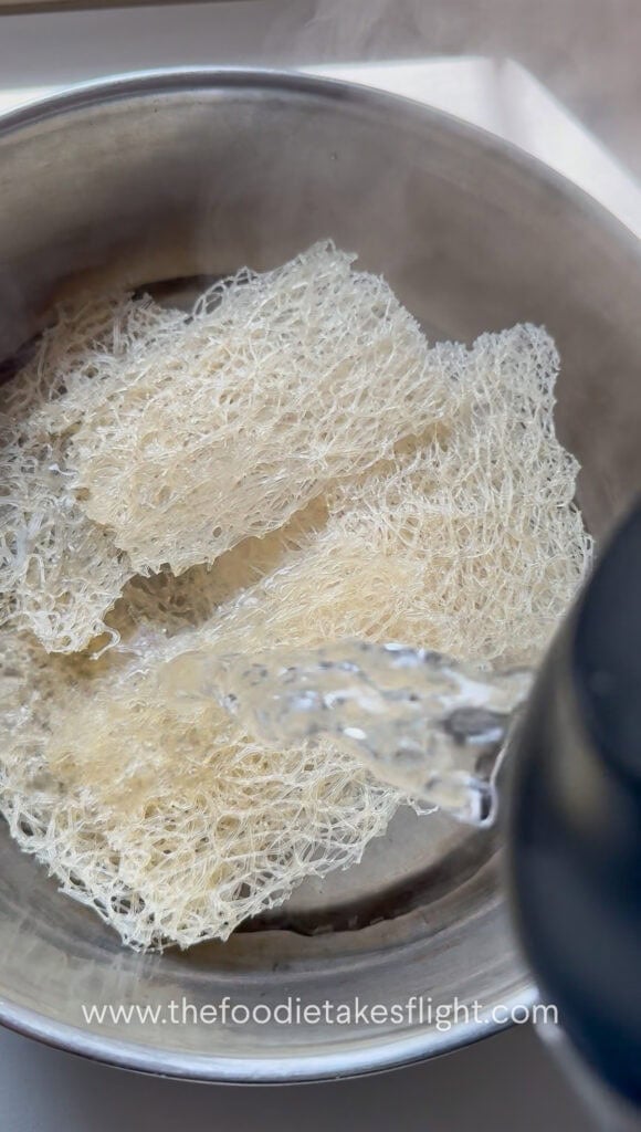 soaking banh hoi in hot water
